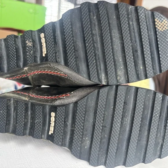 Sorel Gray and Black Lace-Up Women's Boots - Picture 7 of 9